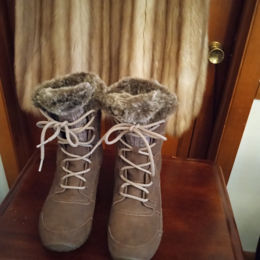 North Face Brown lace up boots  Size 8